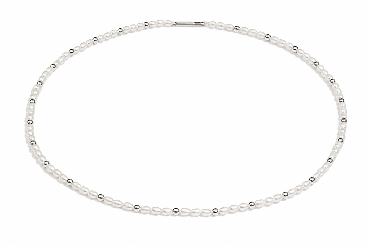 Collier mit Perlen