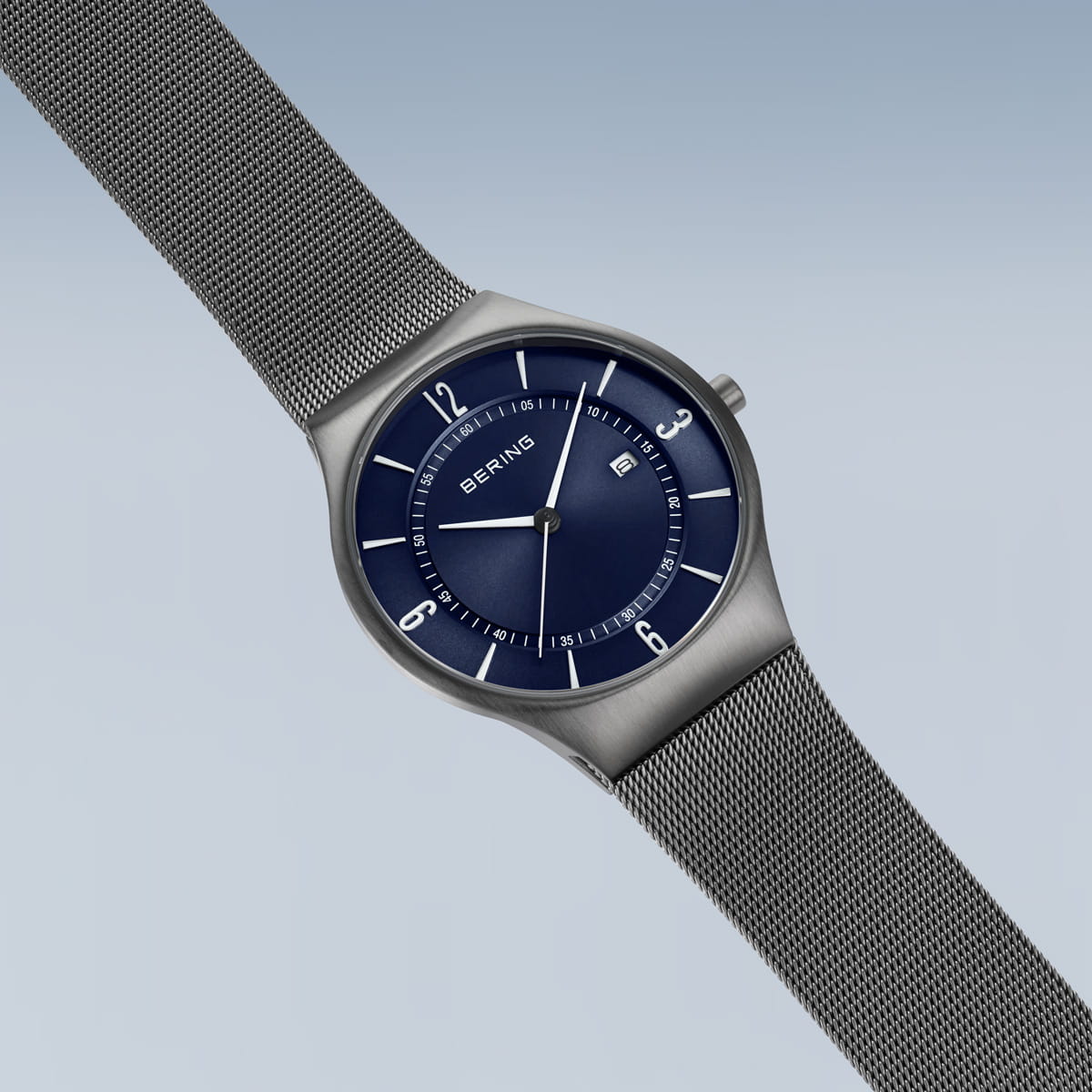 Bering Uhr  Classic | grau gebürstet | 15940-378