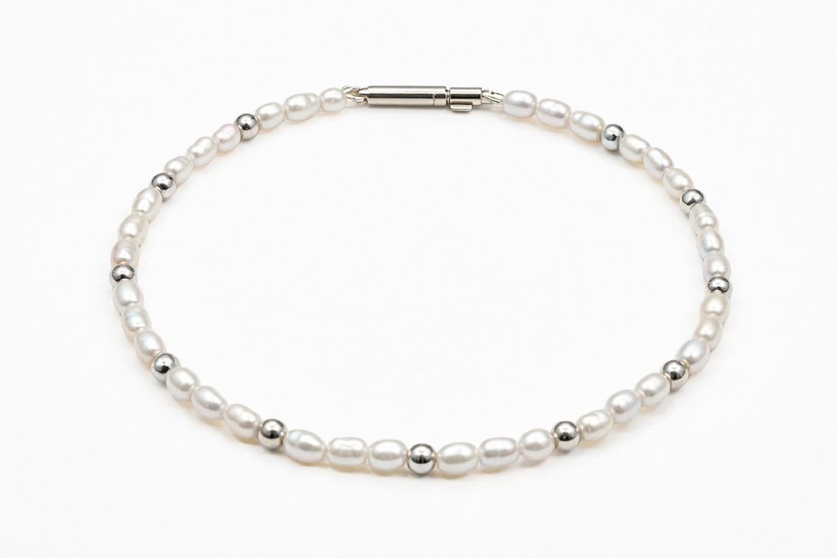 Armband mit Perlen