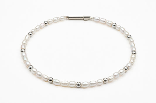 Armband mit Perlen