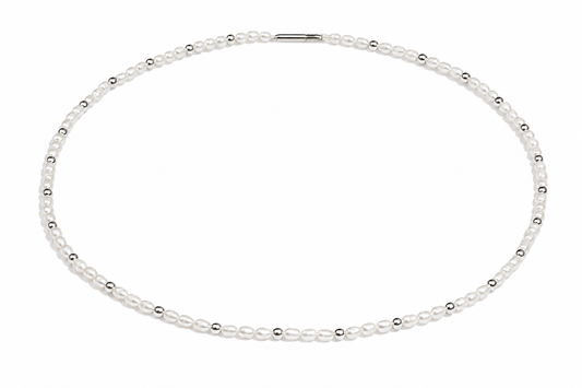 Collier mit Perlen